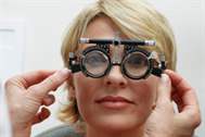 Yakını net görememenin (Hipermetropi) tedavisi yalnızca gözlük müdür